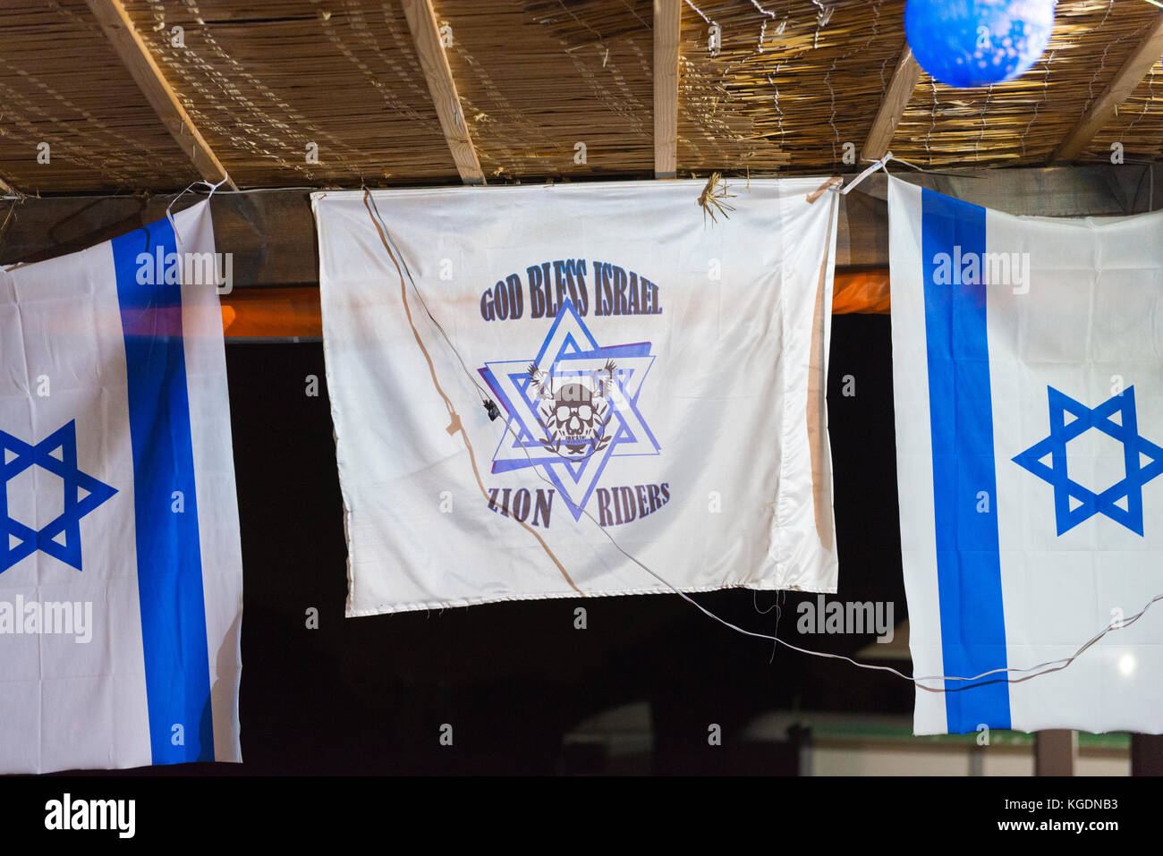 La Terre Sainte en banlieue de Tel Aviv Sion Riders 44 Harley Davis clubhouse club café shop store club drapeau national Dieu bénir Israël étoile de David Mogen Banque D'Images