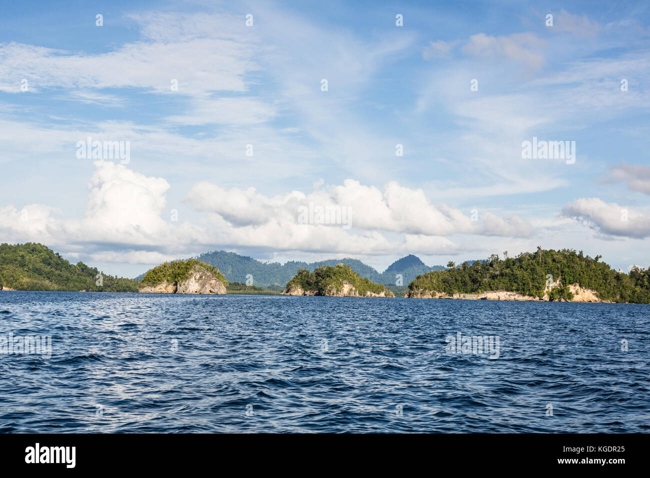 Vue imprenable de la croisière (ou îles togian) dans sulawesia sur la mer de Célèbes en Indonésie, en Asie du sud-est Banque D'Images