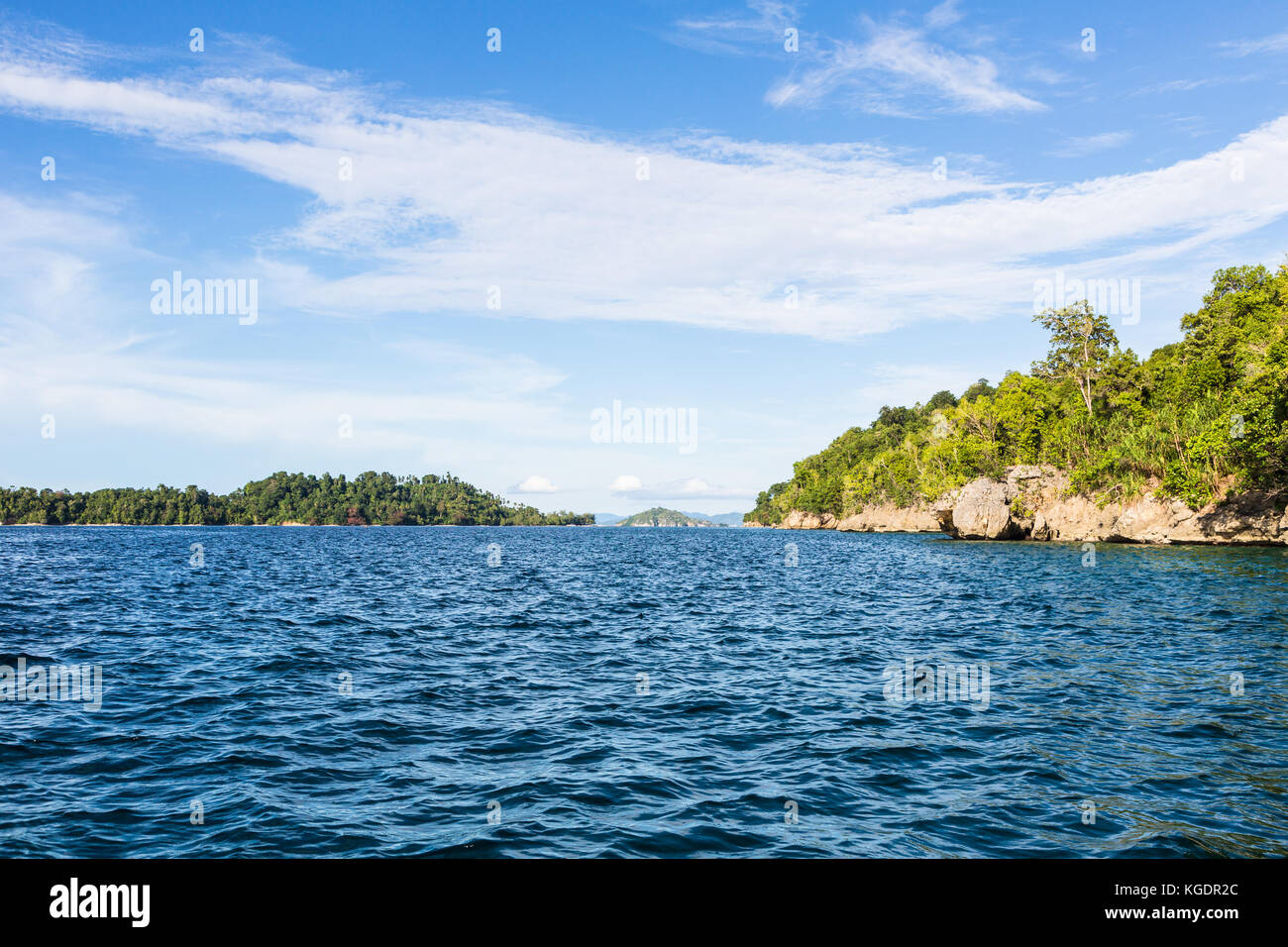 Vue imprenable de la croisière (ou îles togian) dans sulawesia sur la mer de Célèbes en Indonésie, en Asie du sud-est Banque D'Images