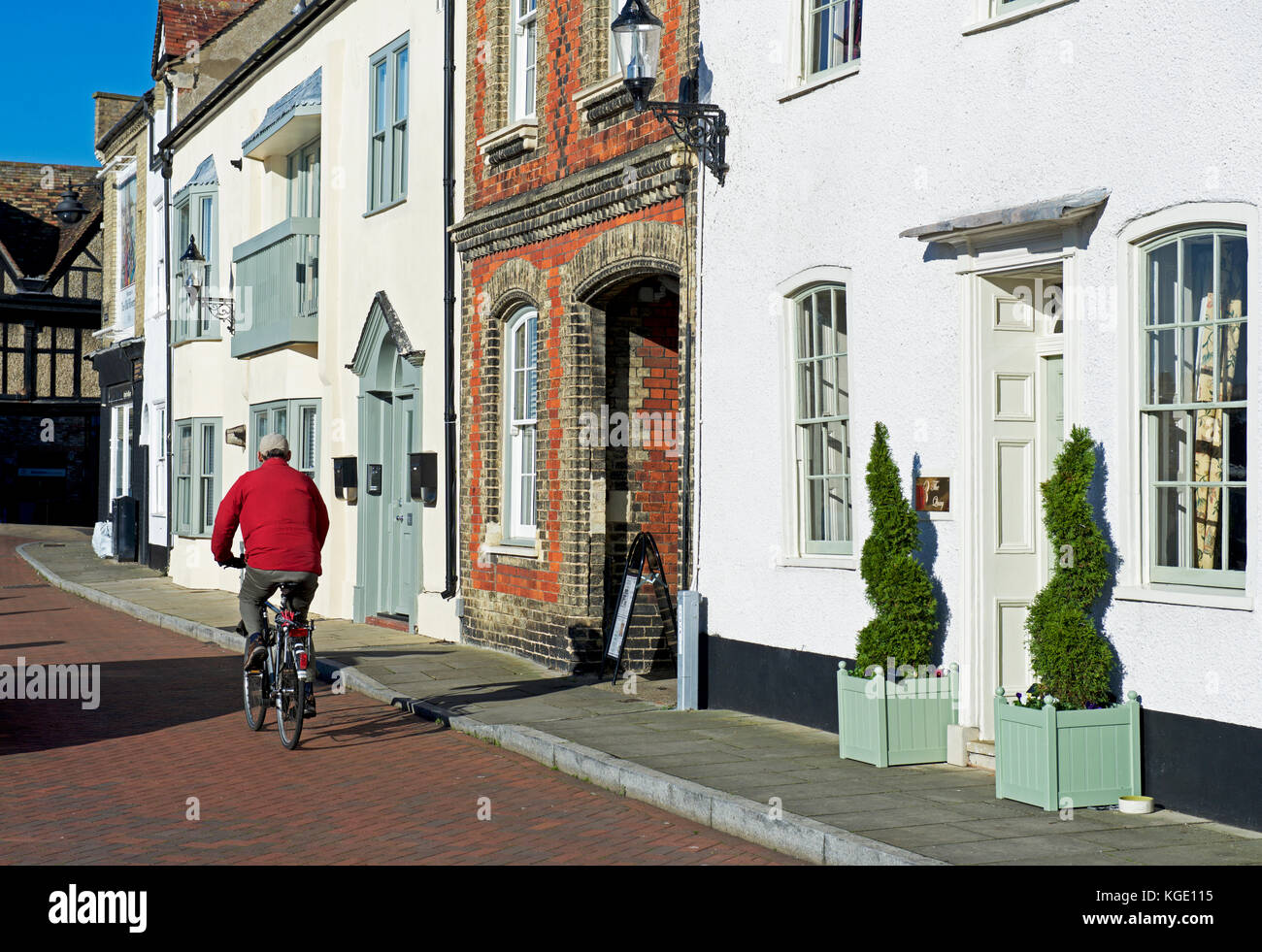 Cycliste sur le quai, St Ives Cambridgeshire, Angleterre, Royaume-Uni Banque D'Images