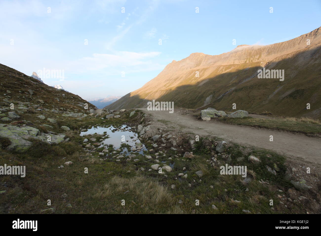 Des panoramas incroyables de sommets de montagne, les glaciers et les forêts autour du mont blanc en europe - Italie, France et suisse pour les randonneurs. Banque D'Images