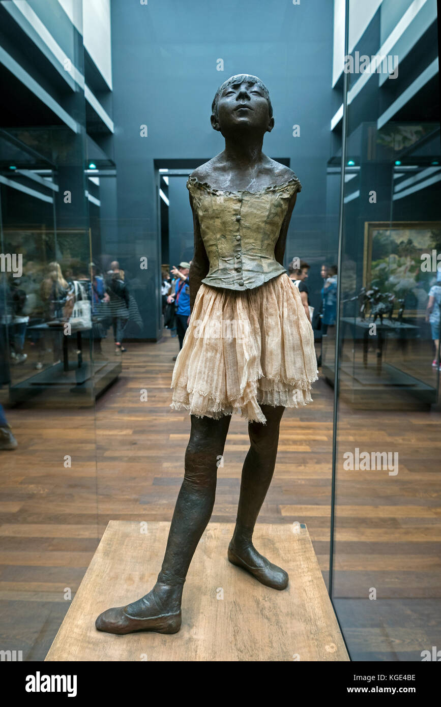 Petite danseuse de quatorze ans, une sculpture d'Edgar Degas, 1881, dans le  musée d'Orsay, Paris, France Photo Stock - Alamy