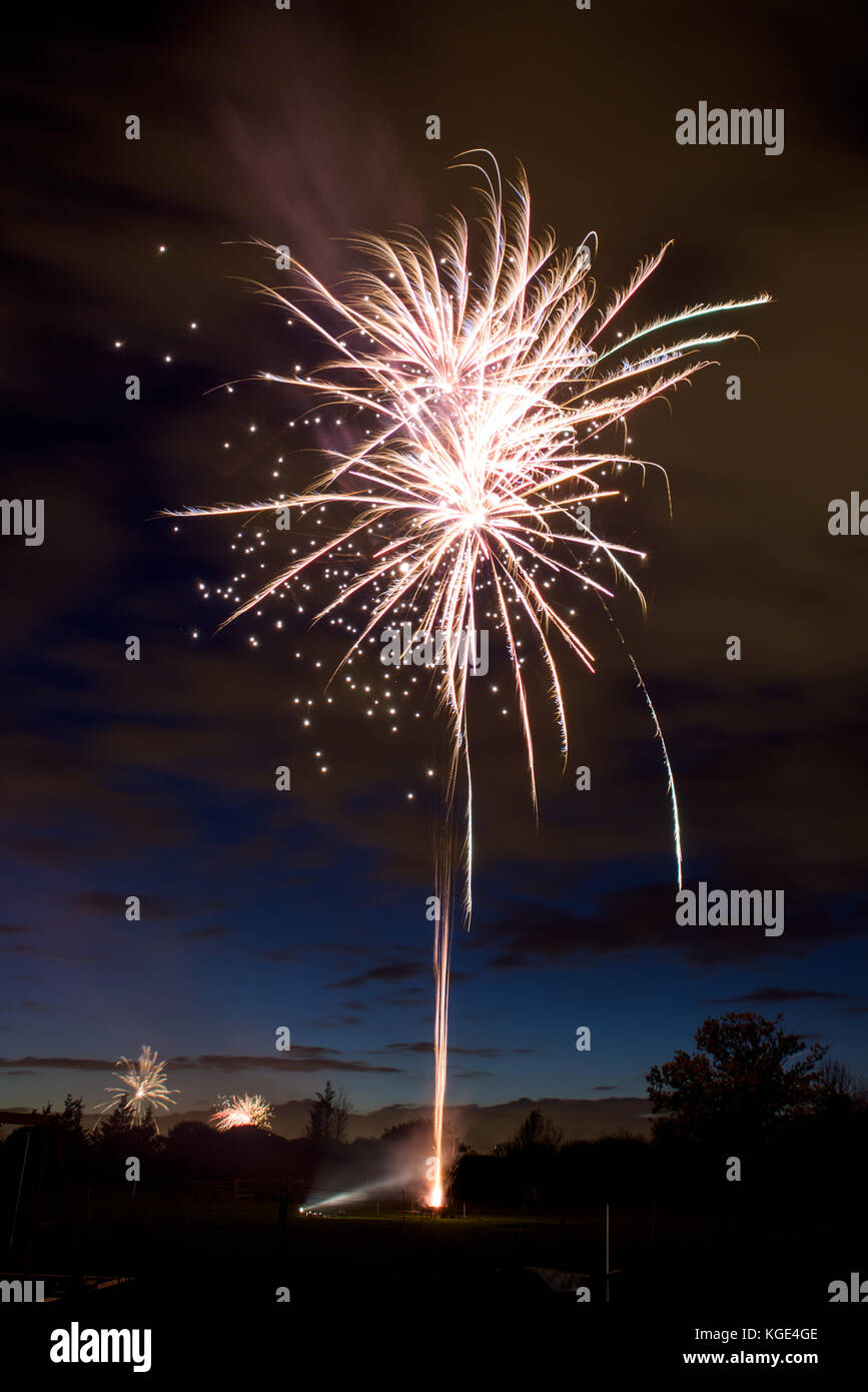 Bonfire Night UK Angleterre 5 Novembre des fusées d'artifice Banque D'Images