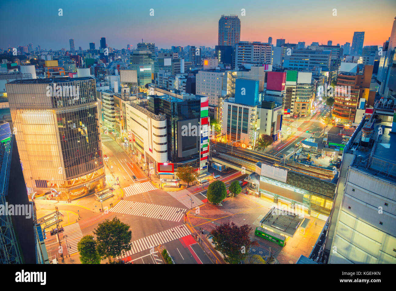 Tokyo cityscape. image de croisement de Shibuya à Tokyo, Japon, pendant le lever du soleil. Banque D'Images