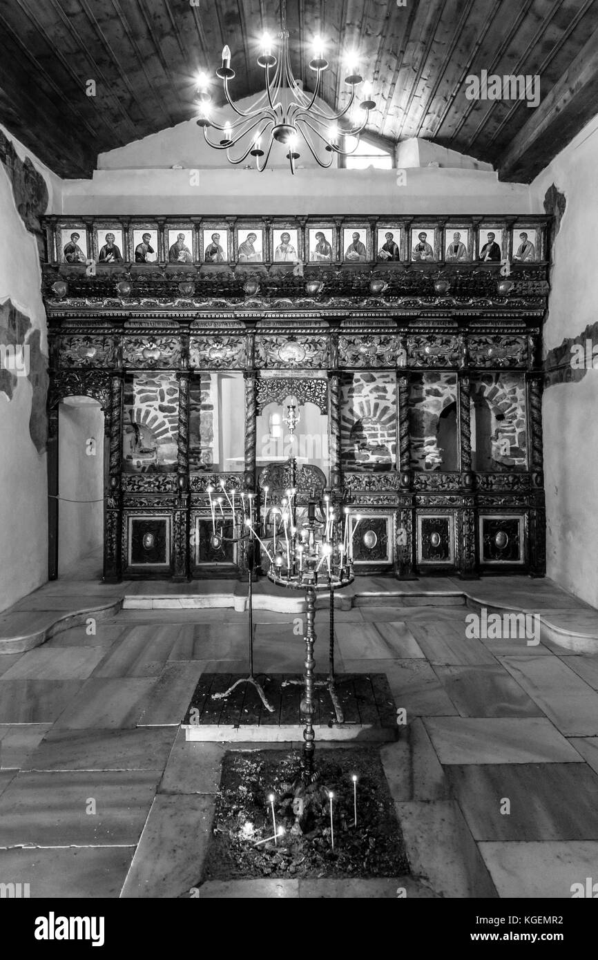 BURGAS, BULGARIE - 20 AOÛT 2017 : intérieur de l'église orthodoxe bulgare sur l'île de l'Anastasia. Burgas Golfe de la mer Noire. Banque D'Images