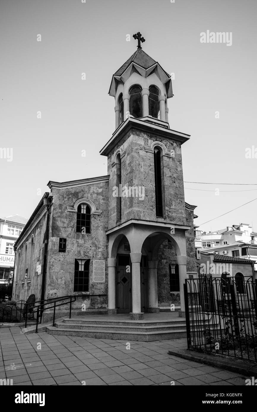 Burgas, Bulgarie - 20 août 2017 : l'Eglise apostolique arménienne. noir et blanc. Banque D'Images