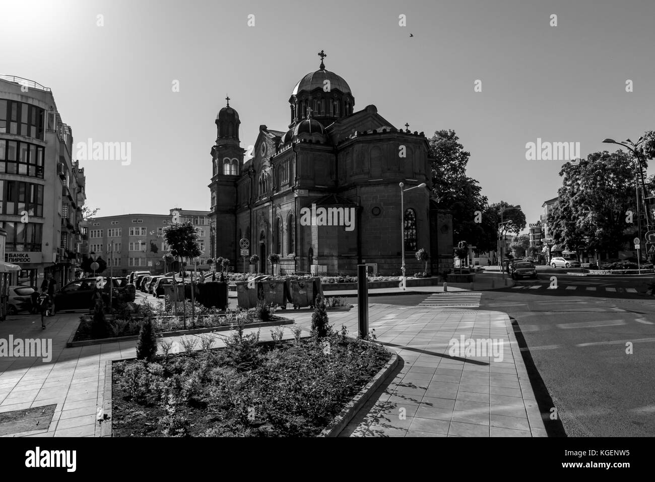 BURGAS, BULGARIE - 20 AOÛT 2017 : la cathédrale de Saints Cyrille et méthode. Noir et blanc. Burgas, est la deuxième plus grande ville sur le bulgare Banque D'Images
