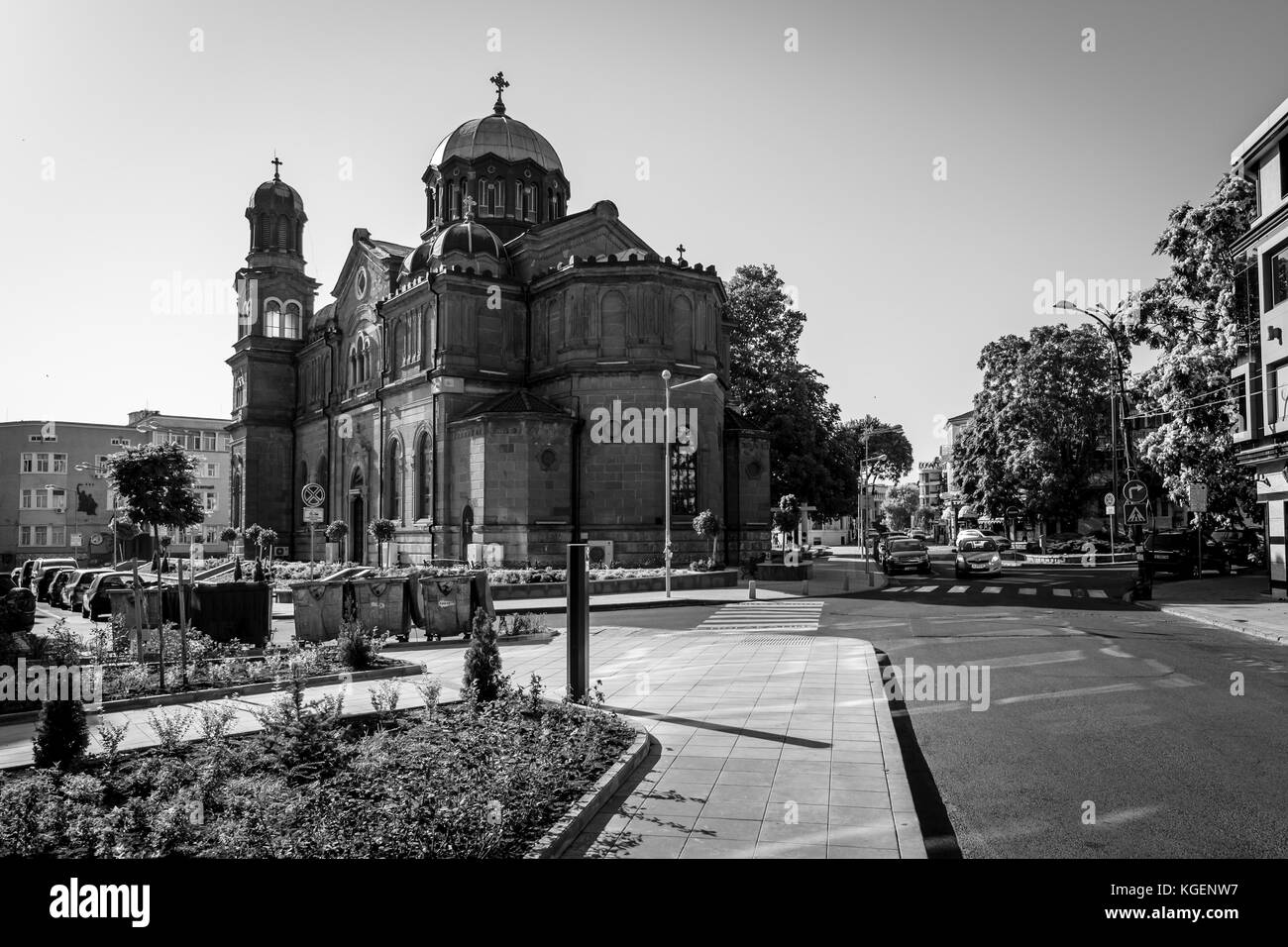 BURGAS, BULGARIE - 20 AOÛT 2017 : la cathédrale de Saints Cyrille et méthode. Noir et blanc. Burgas, est la deuxième plus grande ville sur le bulgare Banque D'Images