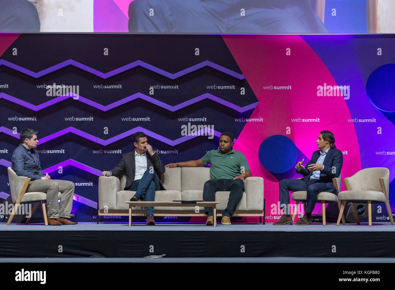 Lisbonne, Portugal. 07Th nov, 2017. L'UEFA ambassadeur, Nuno Gomes (r), l'UEFA, l'ambassadeur Jorge Andrade (j) et directeur général de l'UEFA, Pedro Pinto (l) en 2017, sommet web à Lisbonne, Portugal crédit : Alexandre de Sousa/Alamy live news Banque D'Images