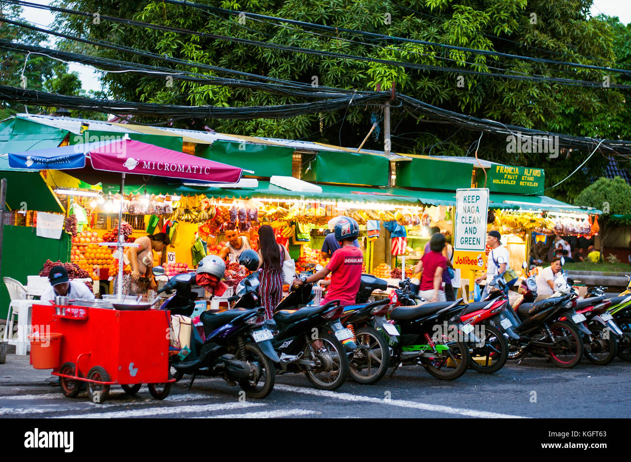 Les étals de fruits, Rizal plaza, naga, camarines sur, Bicol, philippines Banque D'Images