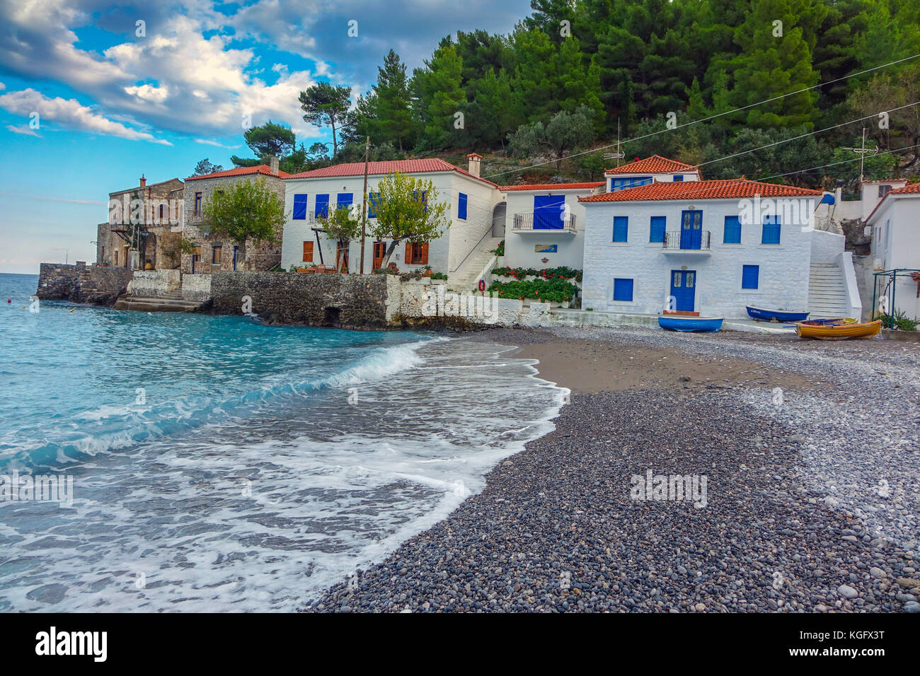 Maison à Vendre En Grèce Bord De Mer Péloponnèse Vous pouvez Alamy toutes les images Plage et maisons traditionnelles dans  le village de Kyparissi dans le Péloponnèse, Grèce Photo Stock - Alamy