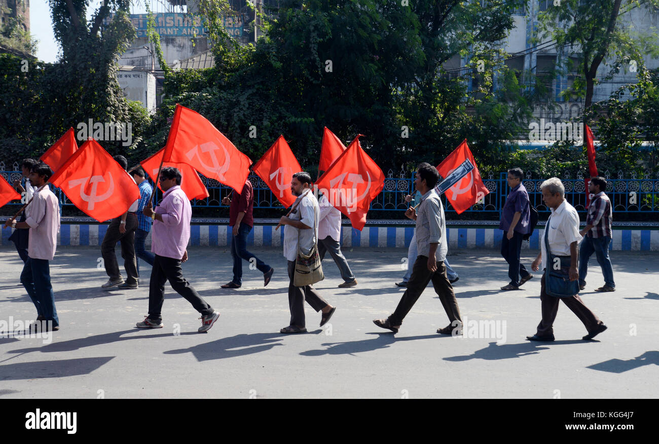 Kolkata, Inde. 07Th nov, 2017 activiste avant gauche. participer à un rallye et rendre hommage à Lénine à l'occasion de 100 ans de révolution de novembre le 7 novembre 2017 à Kolkata. crédit : saikat paul/pacific press/Alamy live news Banque D'Images