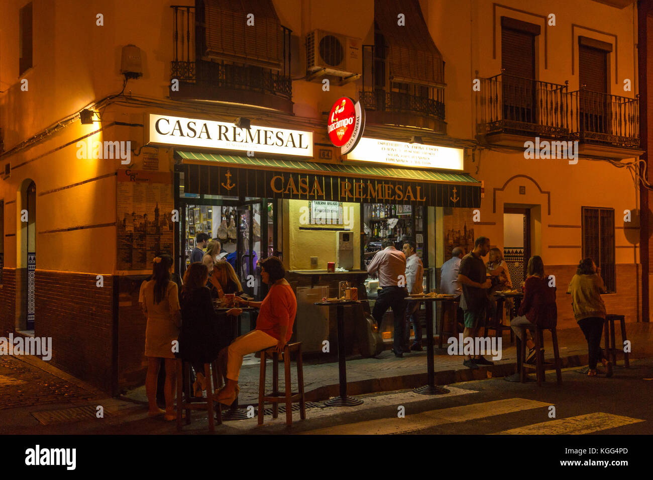Casa Remesal bar à tapas, Calle Pureza, Triana, Séville, Andalousie, Espagne Banque D'Images