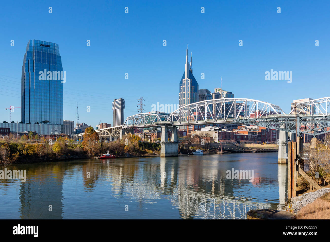 Nashville skyline et John Seigenthaler Pont piétonnier, Nashville, Tennessee, USA Banque D'Images