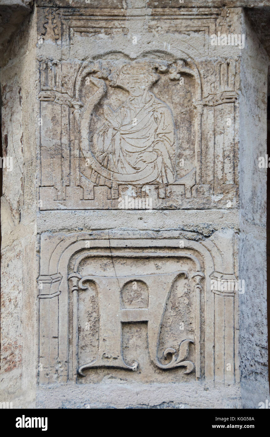 Paris, France. Maison de Nicolas Flamel au No 51 rue de Montmorency. Plus ancienne maison en pierre à Paris. Construit 1407, maintenant un restaurant. Façade en pierre sculptée de Banque D'Images