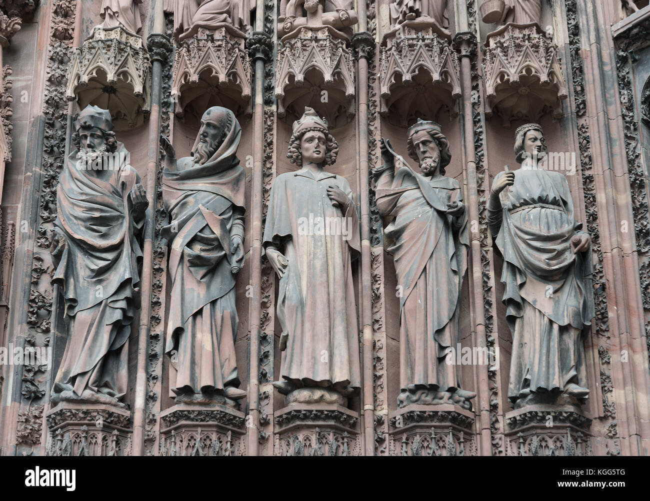 Statues sur la façade de la cathédrale de Strasbourg Banque D'Images