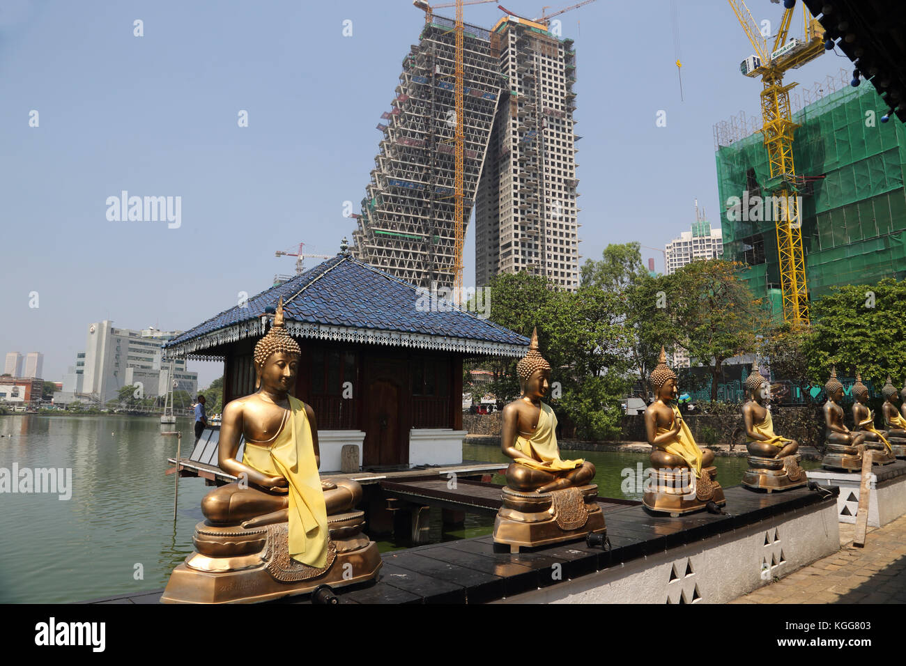 Seema Malaka Temple Colombo Sri Lanka Statues de Bouddha Thaï dans différents mudras Banque D'Images