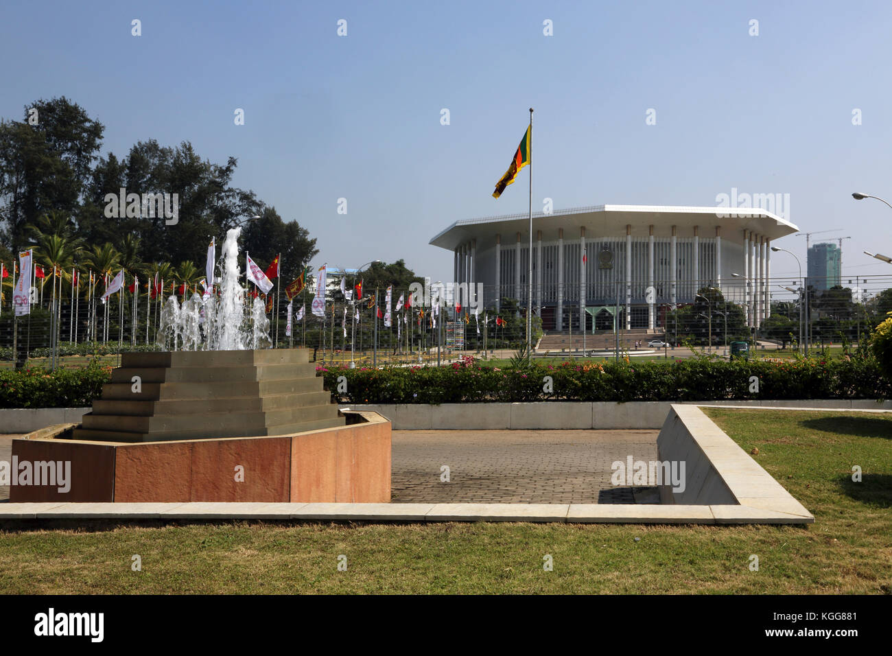 Bandaranaike Memorial international conference hall et la fontaine des jardins de cannelle colombo Sri lanka Banque D'Images