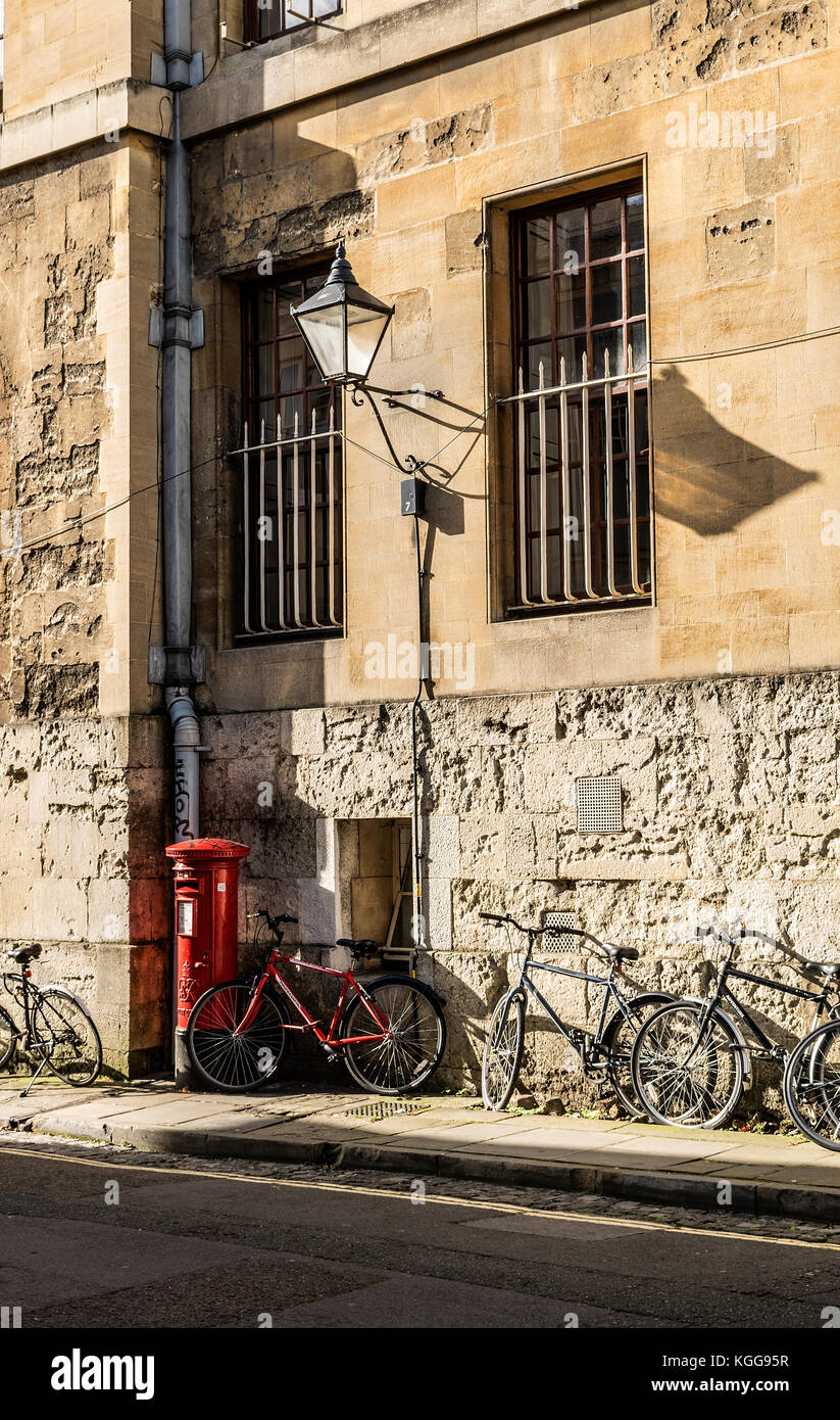 Dans la rue Oxford, Oxfordshire Banque D'Images