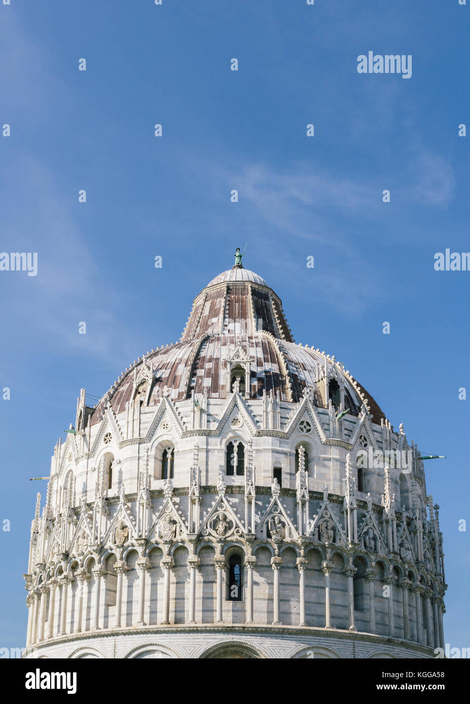 La cathédrale de Pise (en italien : la cathédrale Metropolitana Primaziale di Santa Maria Assunta; Duomo di Pisa) est une cathédrale catholique médiévale dédiée à la ville Banque D'Images