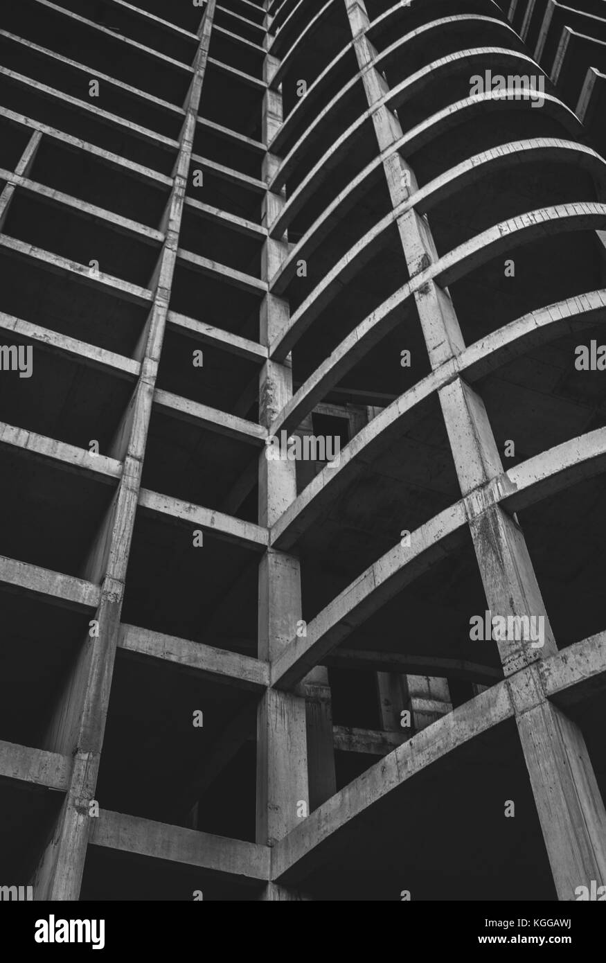 Photo en noir et blanc de l'hôtel abandonné, étages vides de la création d'un pattern, perazica do, Monténégro Banque D'Images