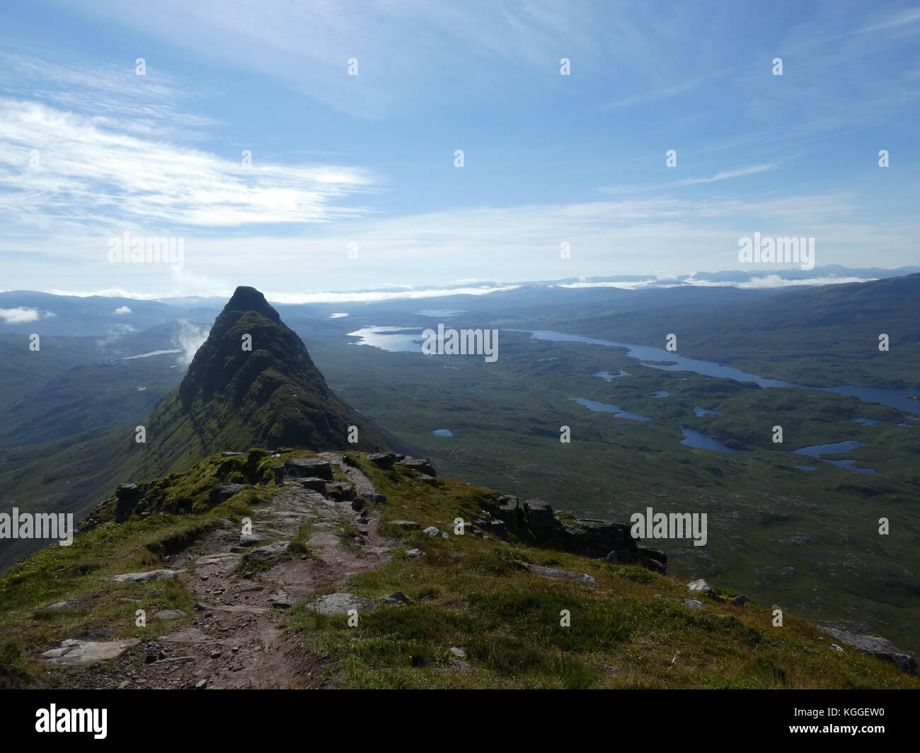 Montagne suilven, Sutherland, Scotland. set dans des pays, suilven offre des défis uniques pour les campeurs et randonneurs alpinistes Banque D'Images