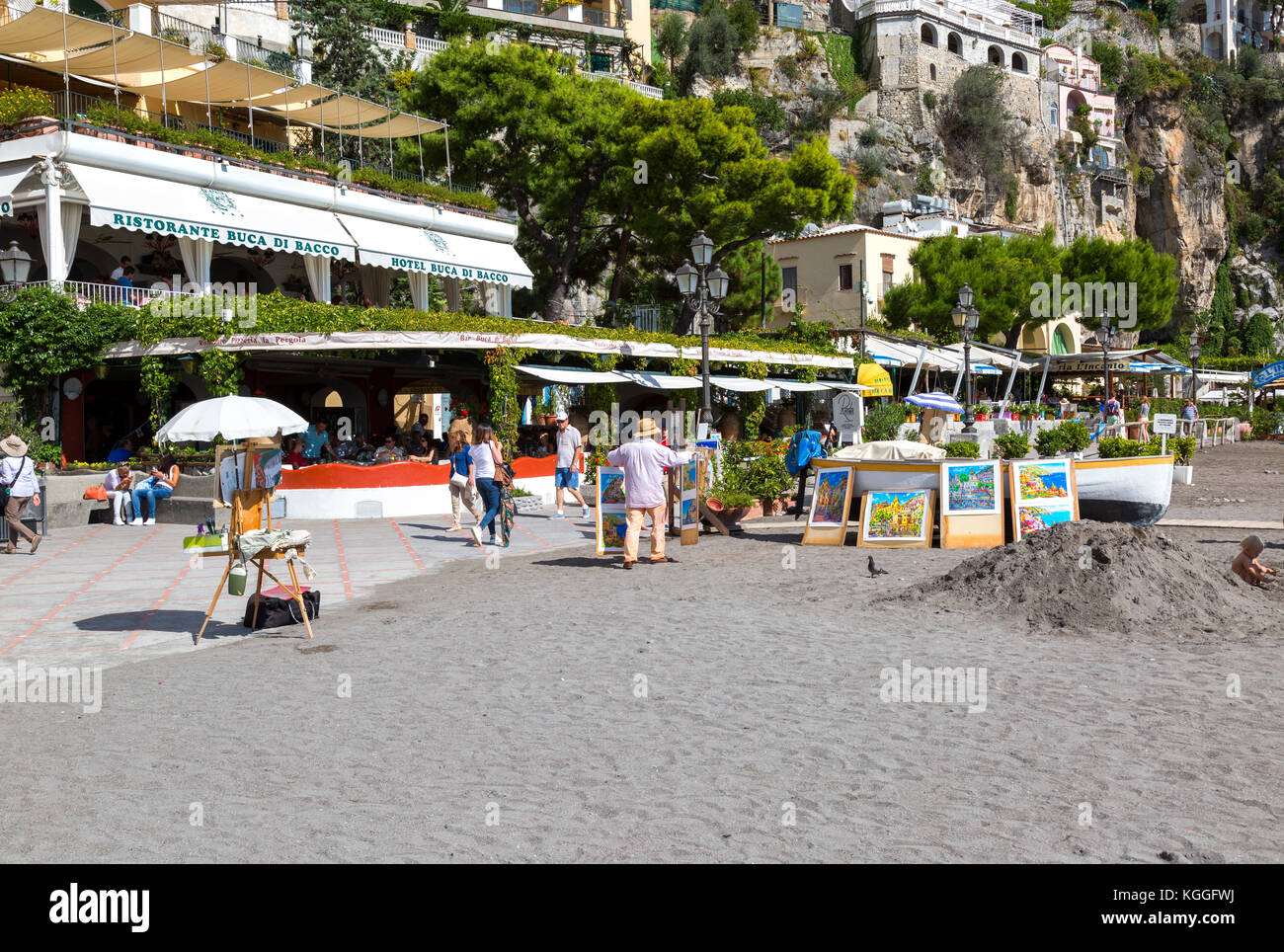 Le travail de l'artiste expose à la vente, sur la plage de Positano, Italie. Banque D'Images