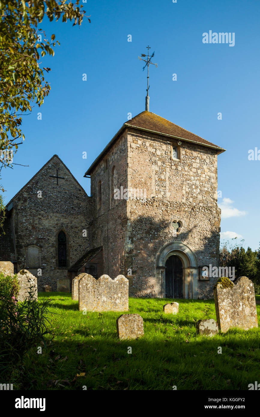 Après-midi d'automne au saxon eglise st mary dans sullington village, West Sussex, Angleterre. Banque D'Images