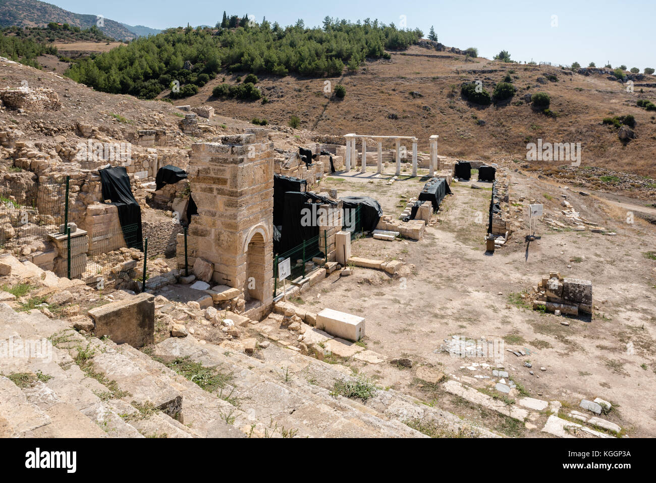 Tombe de saint.philip et aghiasma sanctuaire (fontaine) dans l'ancienne ville grecque Hiérapolis, Pamukkale, Turquie. Banque D'Images