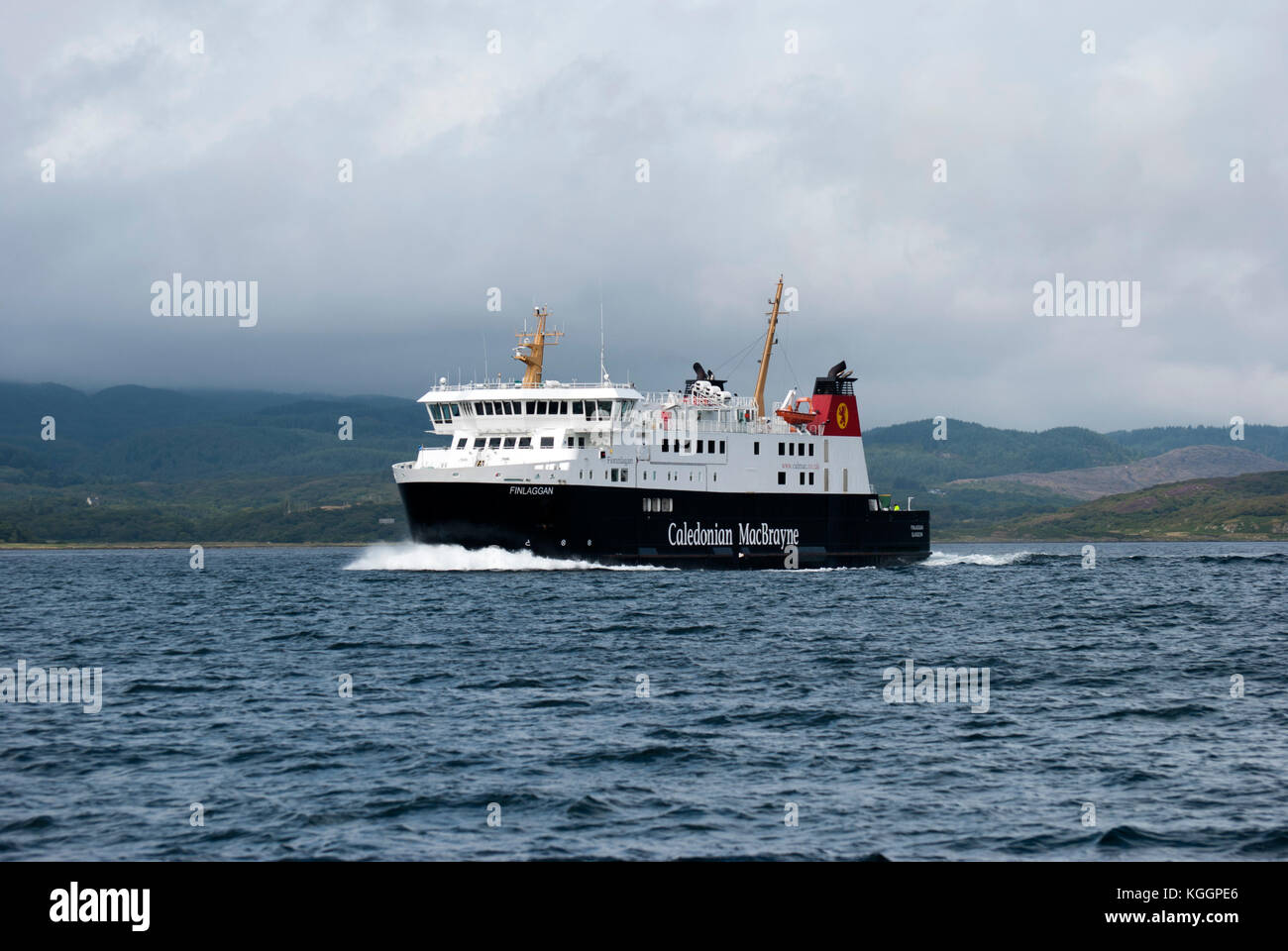 2011 M.V. Finlaggan Islay de son Ferry Ecosse port vue latérale du Caledonian macbrayne rouge blanc noir ro-ro Calmac roll on roll off drive via s Banque D'Images