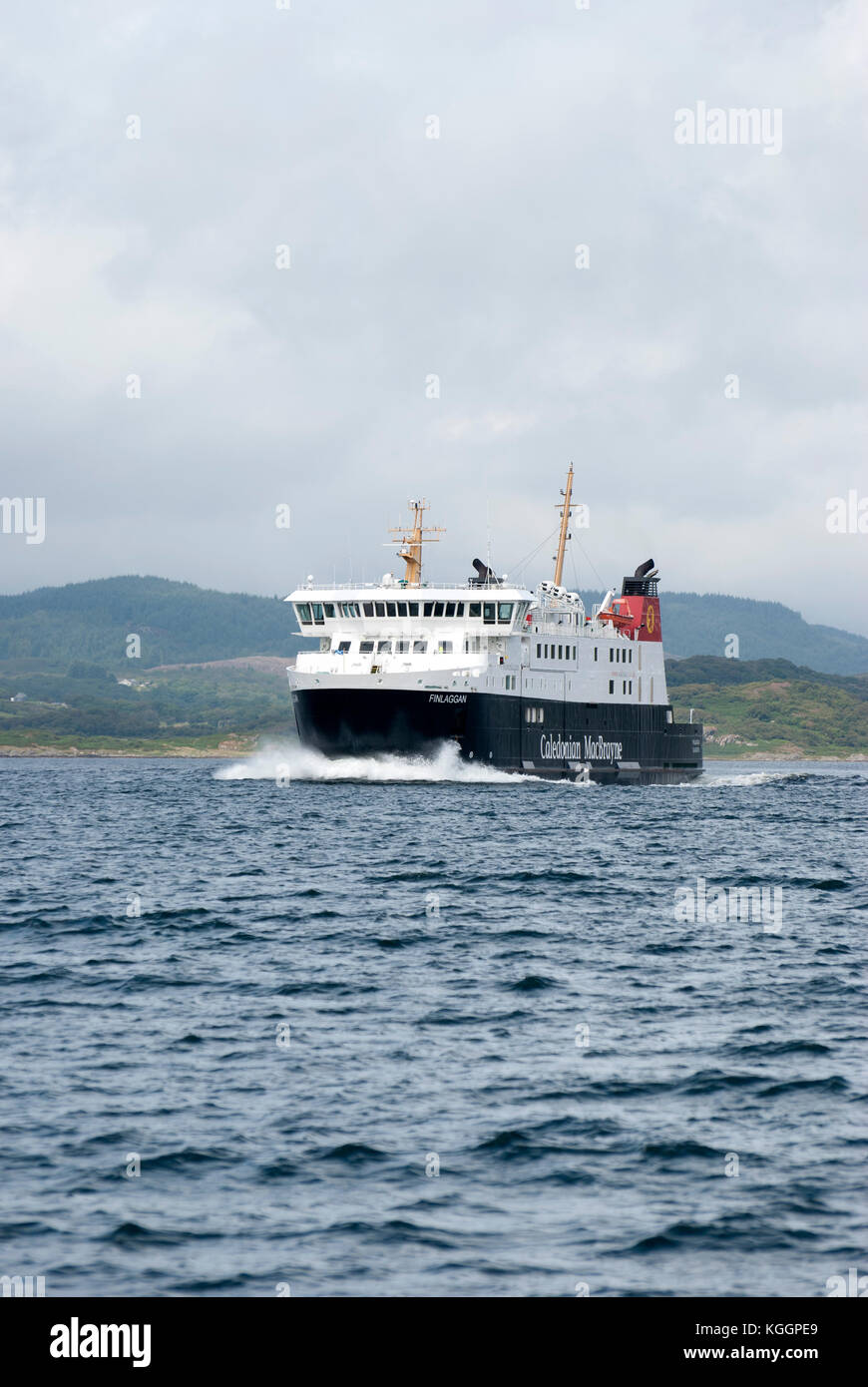 2011 M.V. Finlaggan Islay Ecosse Ferry de son côté bâbord vue portrait de caledonian macbrayne rouge blanc noir ro-ro Calmac roll on roll off dr Banque D'Images