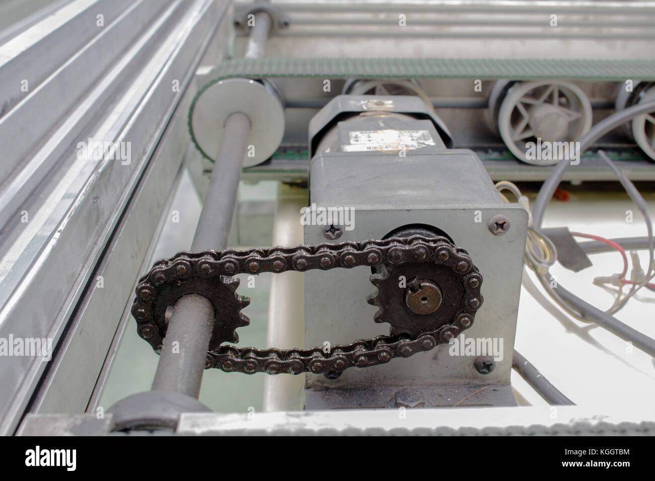 Arbre d'entraînement du moteur et de la transmission, de la chaîne de convoyeur. Banque D'Images