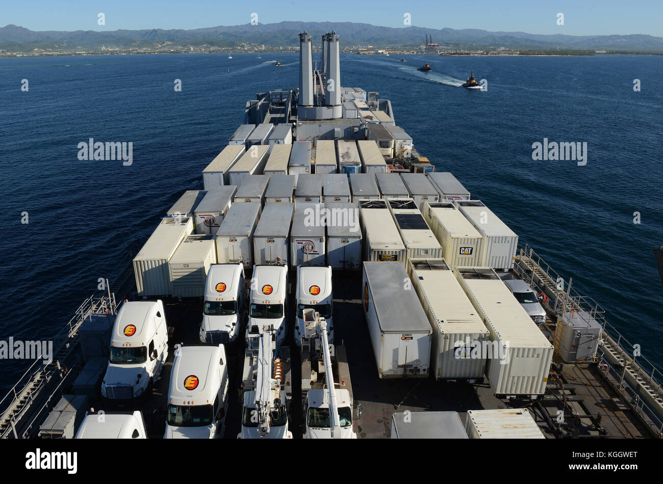 Transport maritime militaire de l'USNS Brittin commande arrive dans le port de Ponce, Puerto Rico, avec générateur de 53 pieds remorques et autres fournitures sur le 3 novembre 201 Banque D'Images