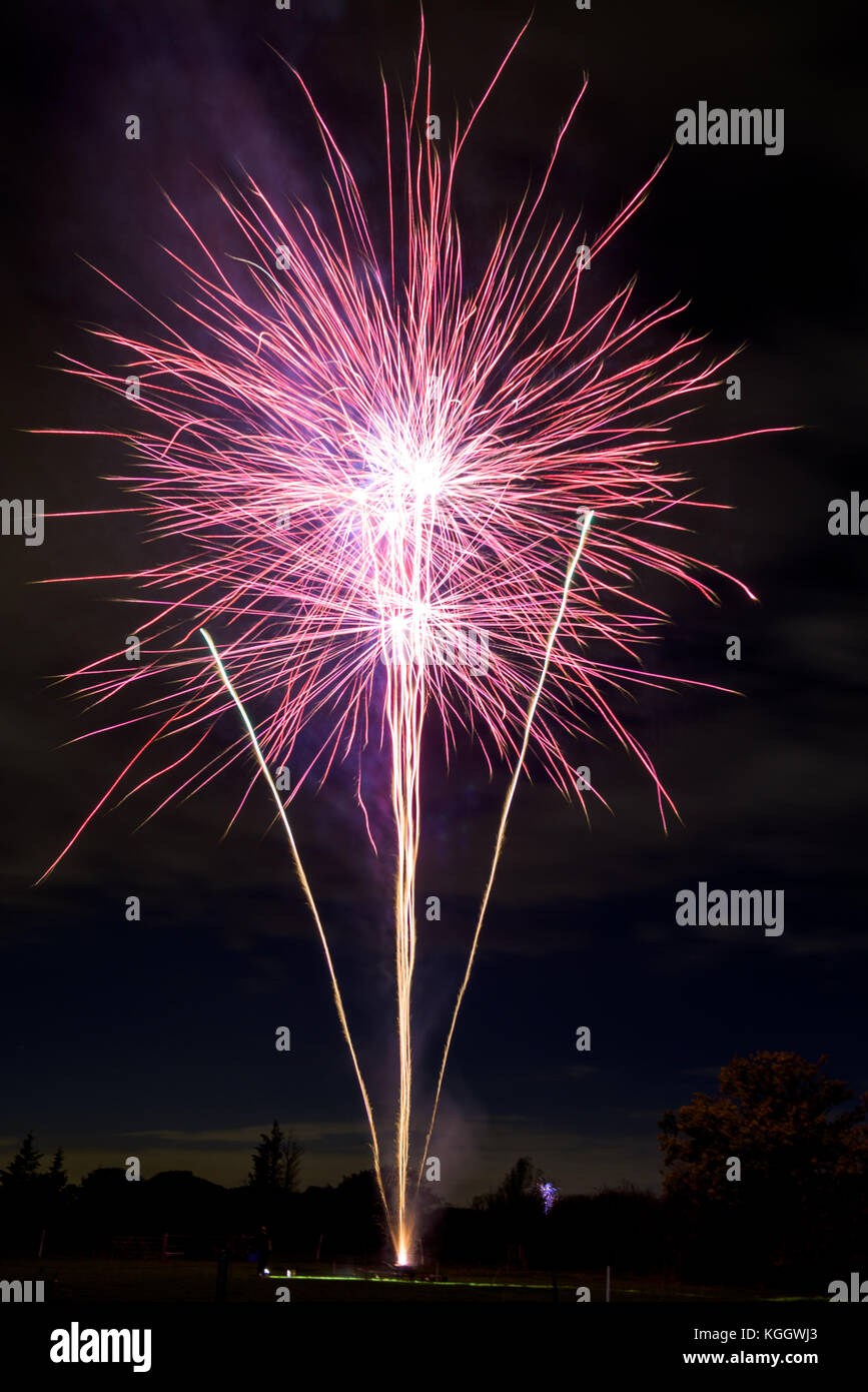 Bonfire Night UK Angleterre 5 Novembre des fusées d'artifice Banque D'Images
