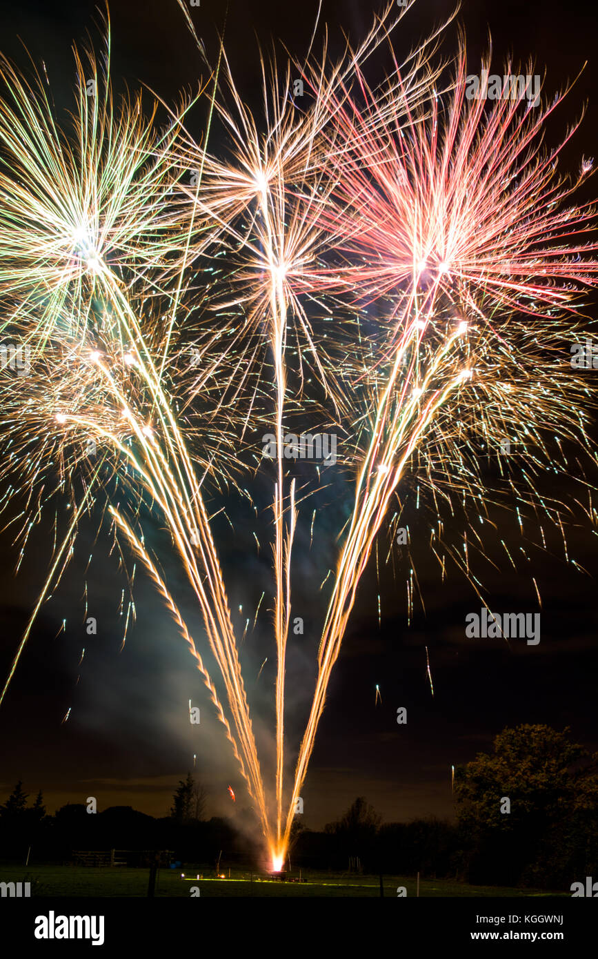 Bonfire Night UK Angleterre 5 Novembre des fusées d'artifice Banque D'Images