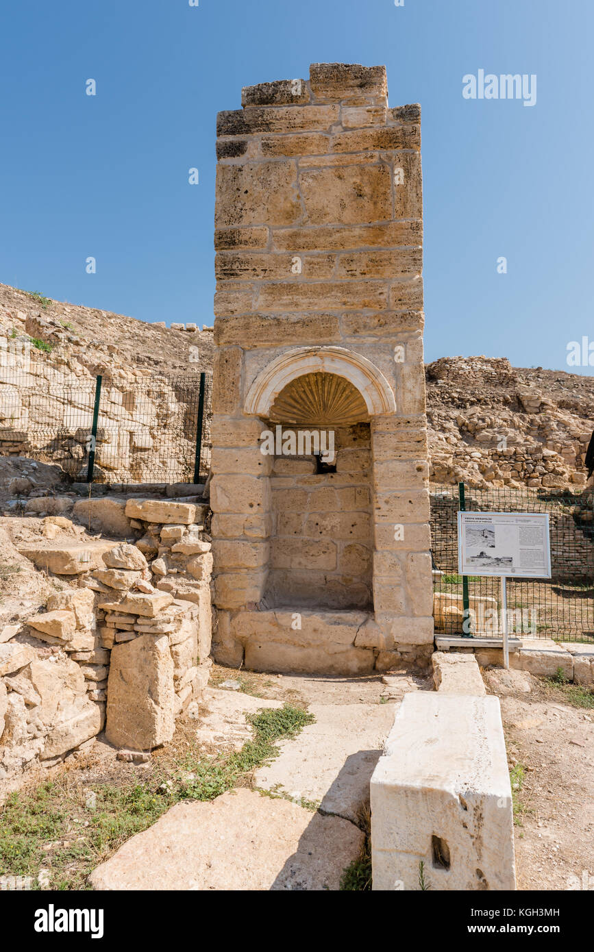 Aghiasma (fontaine sanctuaire)dans le grec ancien ville Hiérapolis, Pamukkale, Turquie. Banque D'Images