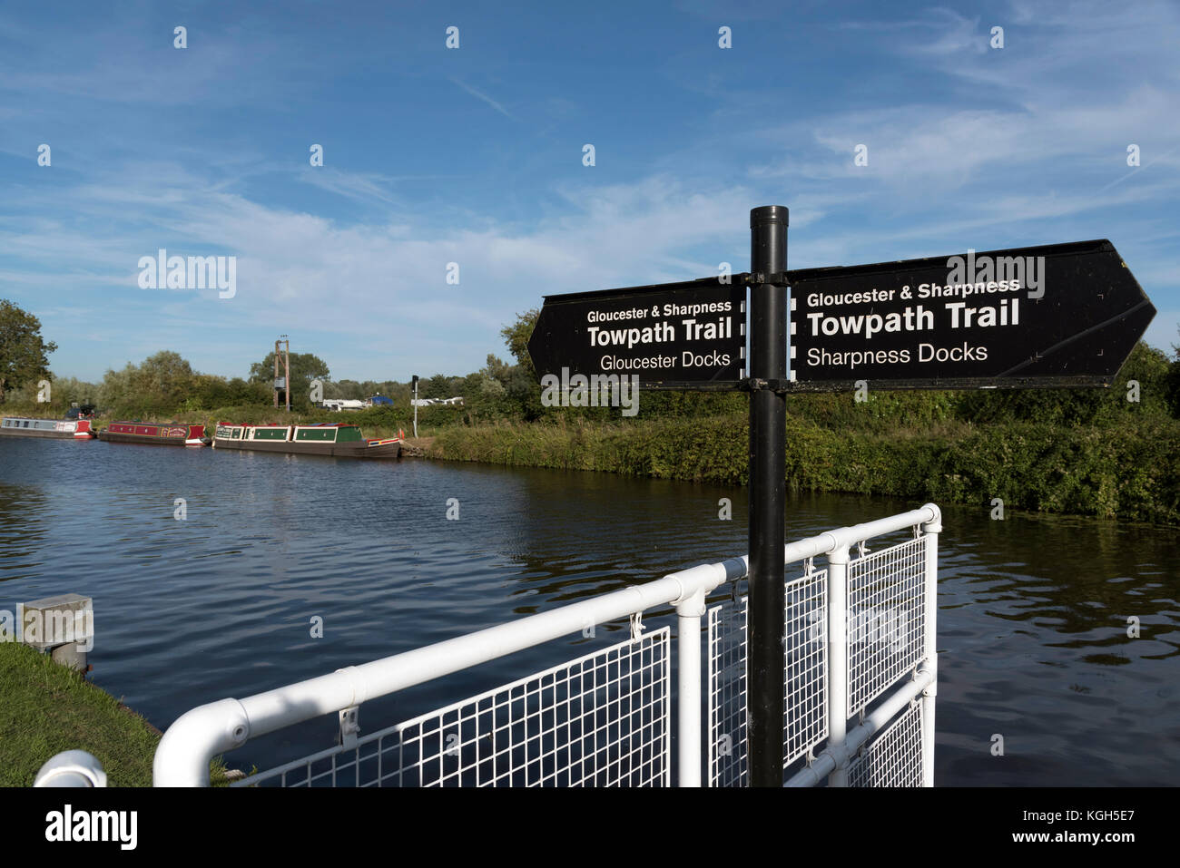 Chemin de halage du canal et la netteté Gloucester trail sign post. Gloucestershire England UK Banque D'Images