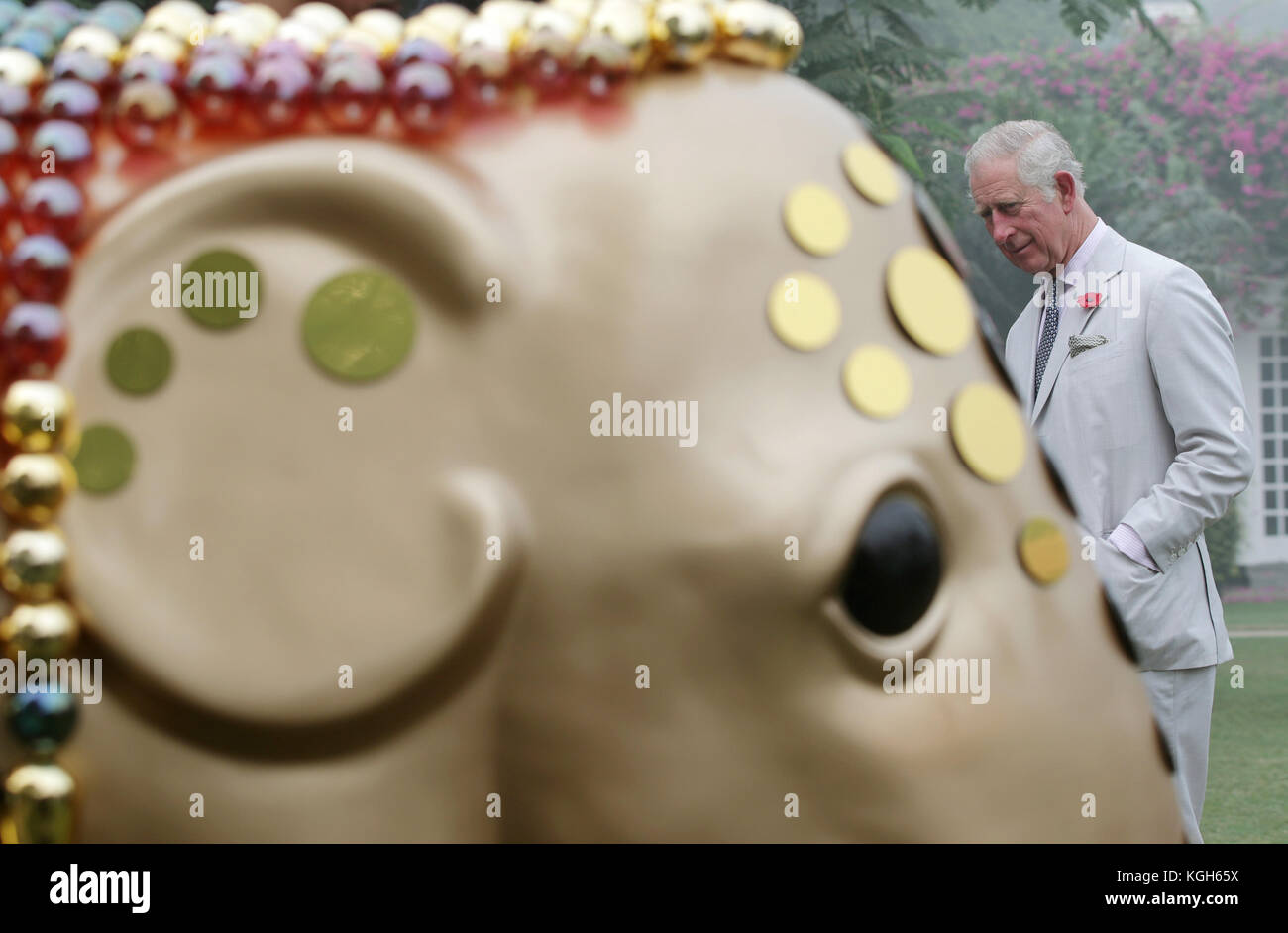 Le Prince de Galles participe à un événement caritatif de la famille Elephant à la résidence du Haut Commissaire britannique à New Delhi, en Inde, sur la dernière étape de leur tournée en extrême-Orient. Banque D'Images