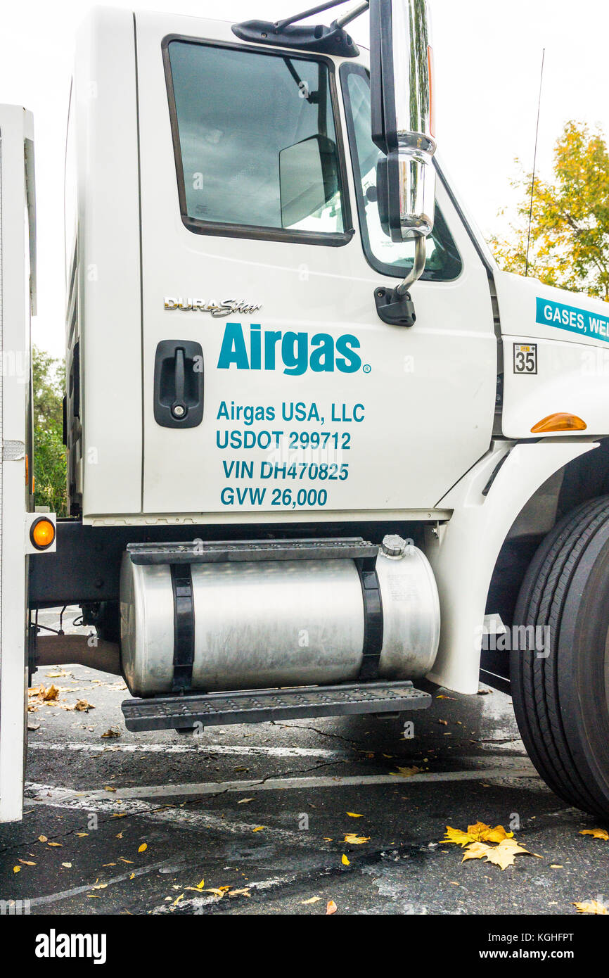 Un camion Airgas la prestation de CO2 (dioxyde de carbone) à un restaurant McDonald's à Rocklin Californie Banque D'Images