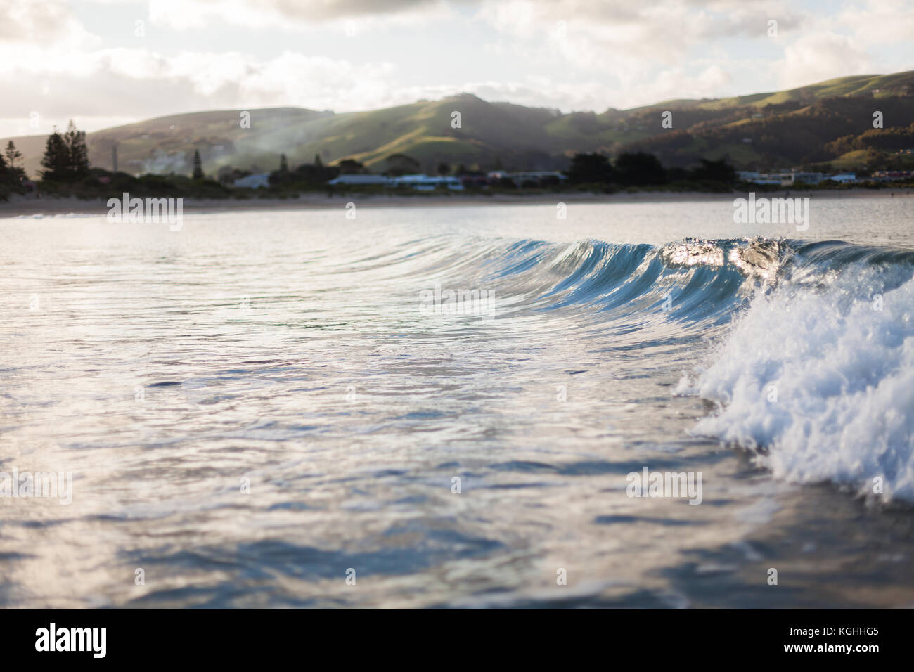 Un déferlement des vagues au Apollo Bay, situé sur la Great Ocean Road, Victoria Banque D'Images