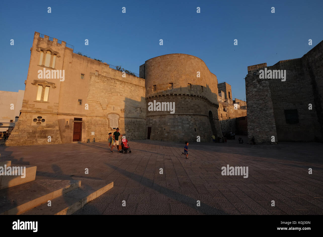 Coucher de soleil au château Aragonese à Otranto, Puglia, Italie Banque D'Images