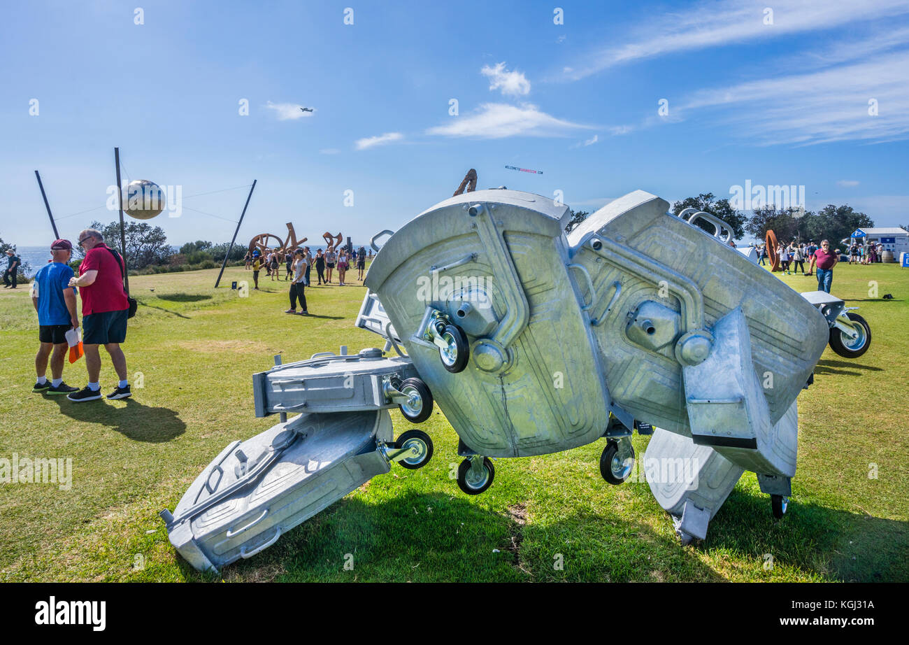 Sculpture de la mer 2017, exposition annuelle sur la promenade côtière entre Bondi et Tamara Beach, Sydney, Nouvelle-Galles du Sud, Australie. Installation Art Banque D'Images