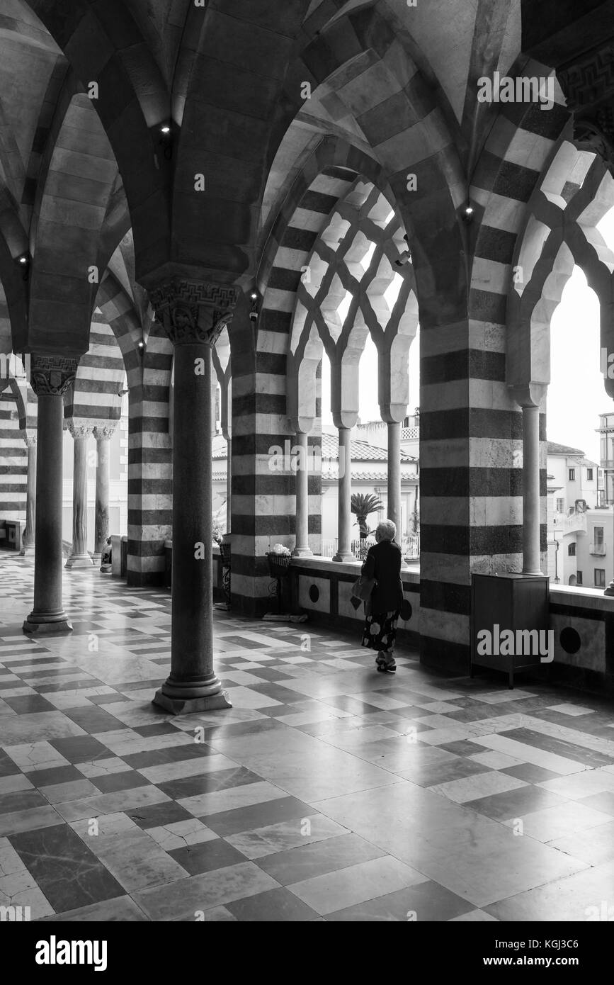 Amalfi, Italie - le centre historique impressionnant de la ville touristique dans la région de Campanie, golfe de Salerne, sud de l'Italie. Banque D'Images