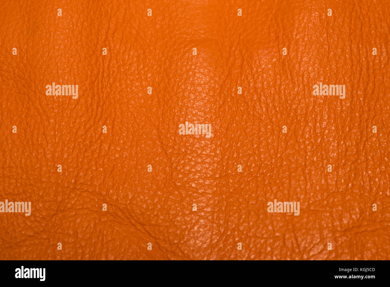 Cuir Orange montrant les détails de surface et les plis. Banque D'Images