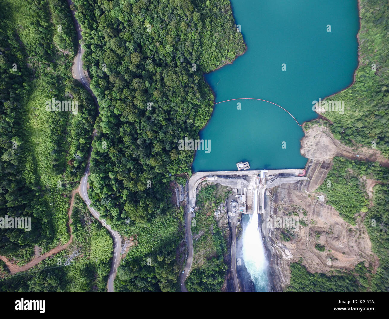 Hydro electric power plant (HEPP) barrage dans sulawesi indonésie Banque D'Images