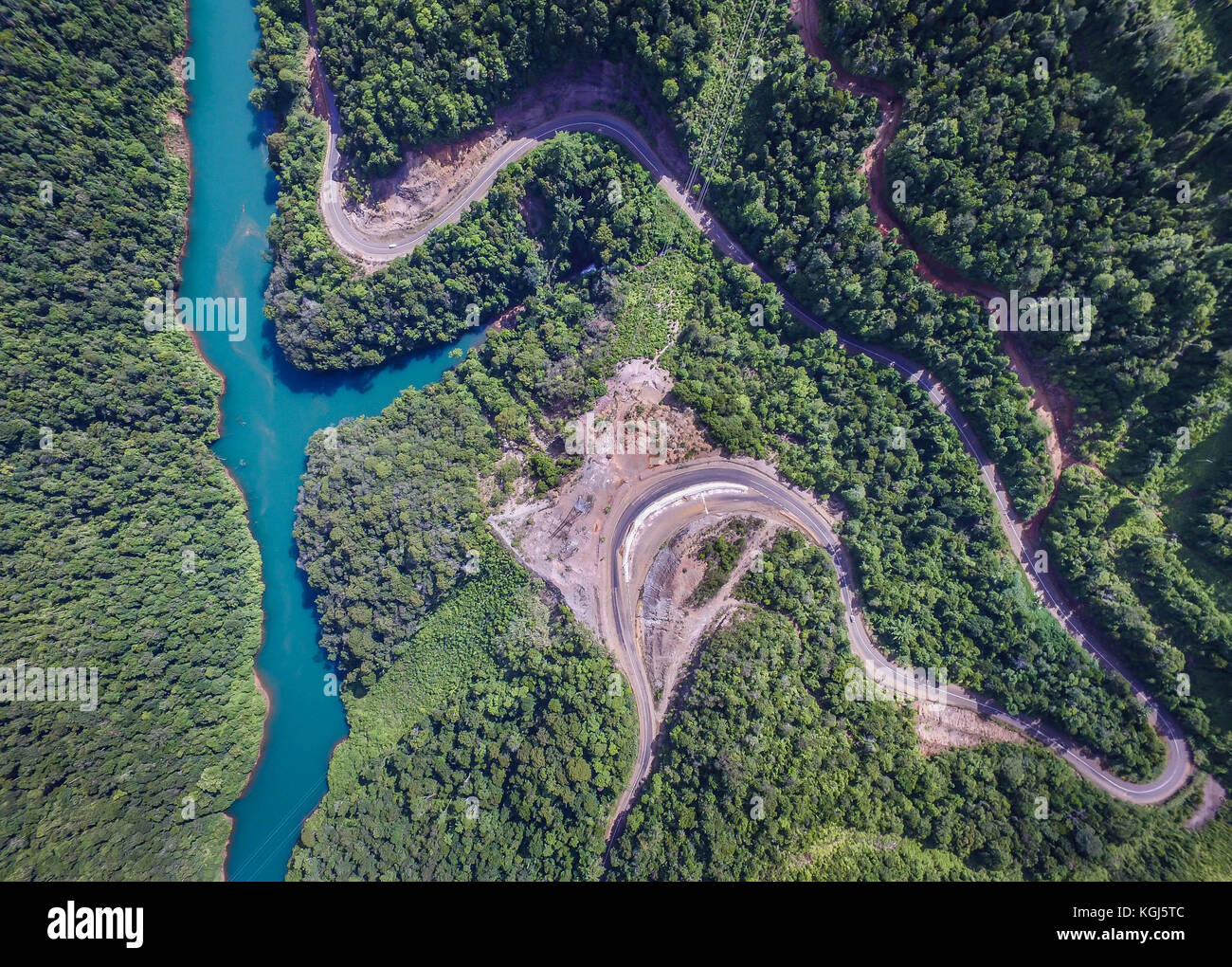 Vue d'une rivière de drone à Sulawesi Indonésie Banque D'Images