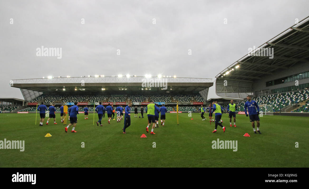 Stade national de football à Windsor Park à Belfast en Irlande du Nord. 05Th Nov, 2017. L'Irlande du Nord de l'avant du train de la Coupe du Monde demain soir play-off match contre la Suisse. Crédit : David Hunter/Alamy Live News Banque D'Images