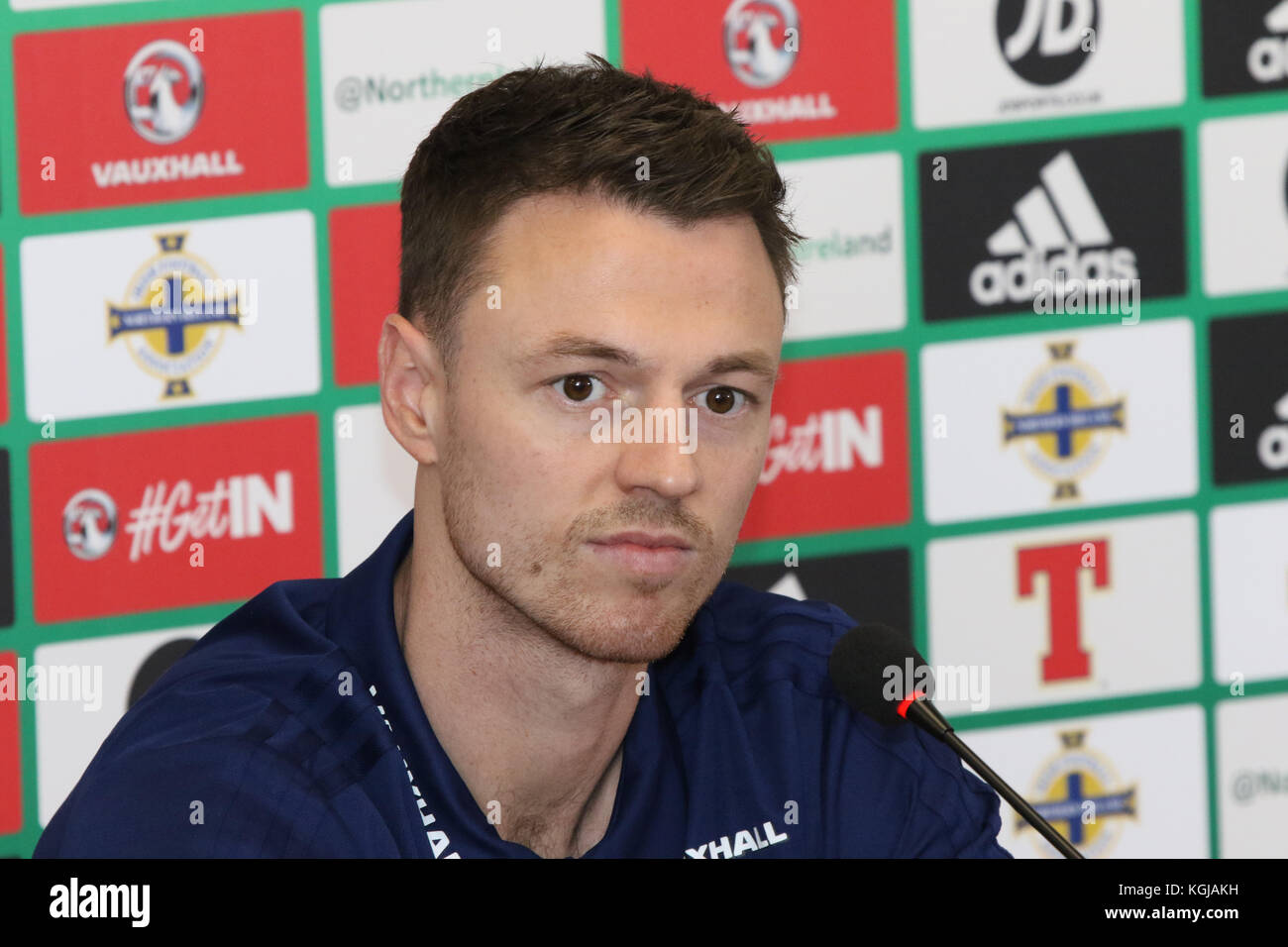 Belfast, Royaume-Uni. 05Th Nov, 2017. Stade national de football à Windsor Park à Belfast en Irlande du Nord. 08 novembre 2017. L'Irlande du defender Jonny Evans lors de la conférence de presse. L'Irlande du Nord Coupe du Monde de jouer leur jeu play-off (première partie) contre la Suisse à Belfast demain soir. Crédit : David Hunter/Alamy Live News. Crédit : David Hunter/Alamy Live News Banque D'Images