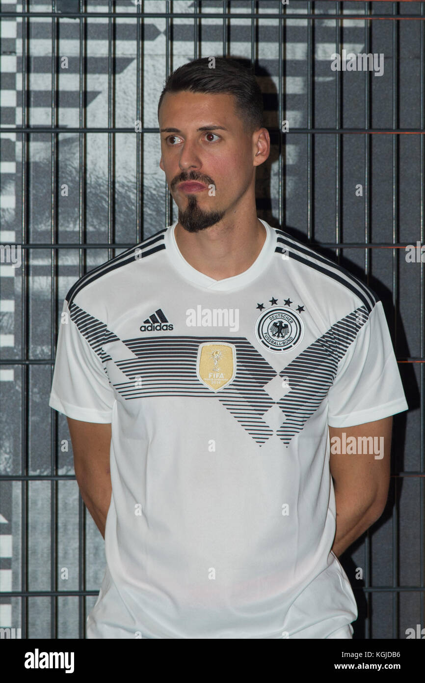 Berlin, Allemagne . 07 novembre 2017. Sandro Wagner pendant la présentation, DFB, Jersey présentation pour la prochaine Coupe du monde 2018 en Russie - WM 2018, la BASE Berlin, Uferhallen, Foto : Uwe Koch/fotobasis.org crédit : Uwe Koch/Alamy Live News Banque D'Images