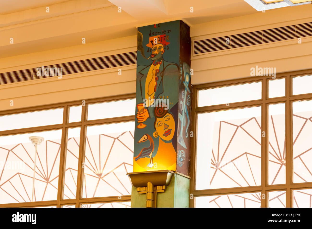 Intérieur du célèbre restaurant La Coupole, Paris - Montparnasse, France. Banque D'Images